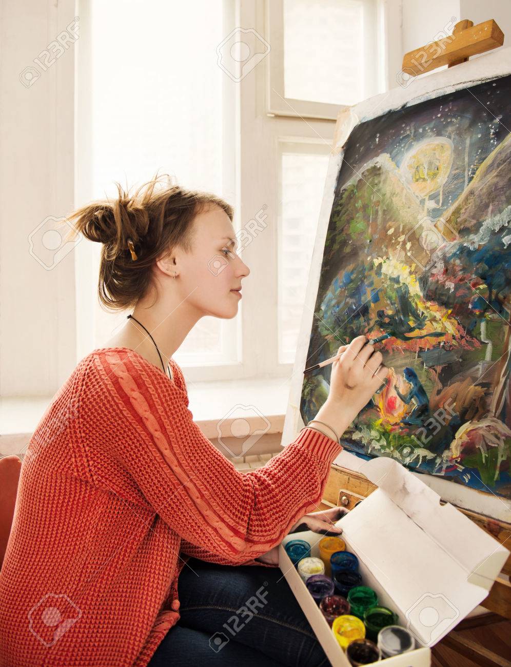 996x1300 Photos Female Drawing Artists, - Woman Artist Painting