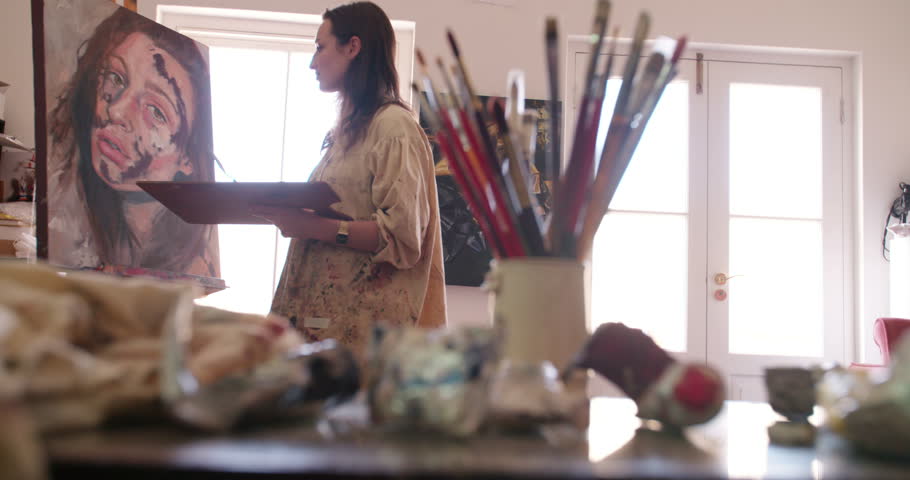 910x480 Painting Free Video Clips - Woman Painting On Canvas