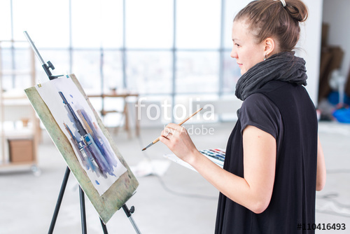 500x334 Female Painter Drawing Inrt Studio Using Easel. Portrait - Woman Painting On Canvas