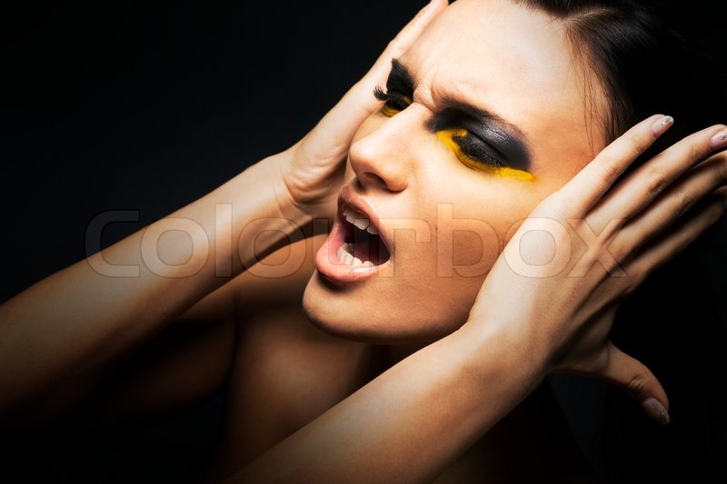 800x533 Emotions Headache Young Woman Screaming Pain Stock Photo Colourbox - Woman Shouting Painting