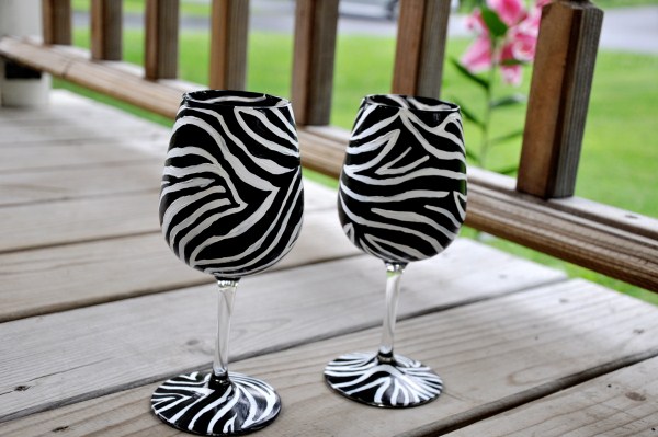 600x399 Gorgeous Hand Painted Zebra Print Wine Glasses - Zebra Print Painting