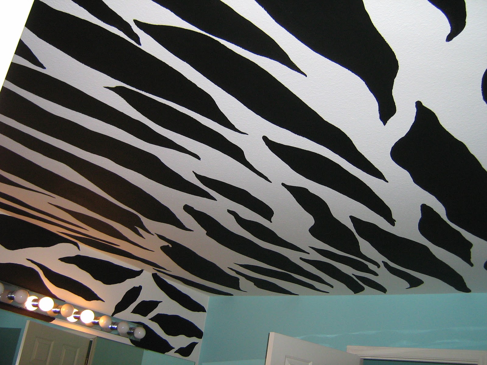 1600x1200 Wall Paint. Painting Zebra Stripes On A Wall - Zebra Print Painting