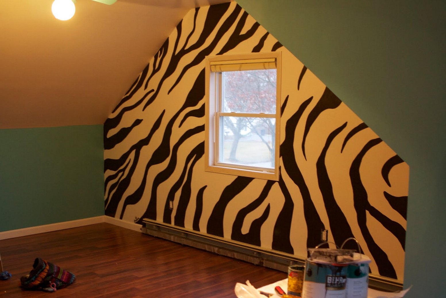 1552x1035 Painting Zebra Stripes On A Wall Ideas - Zebra Wall Painting