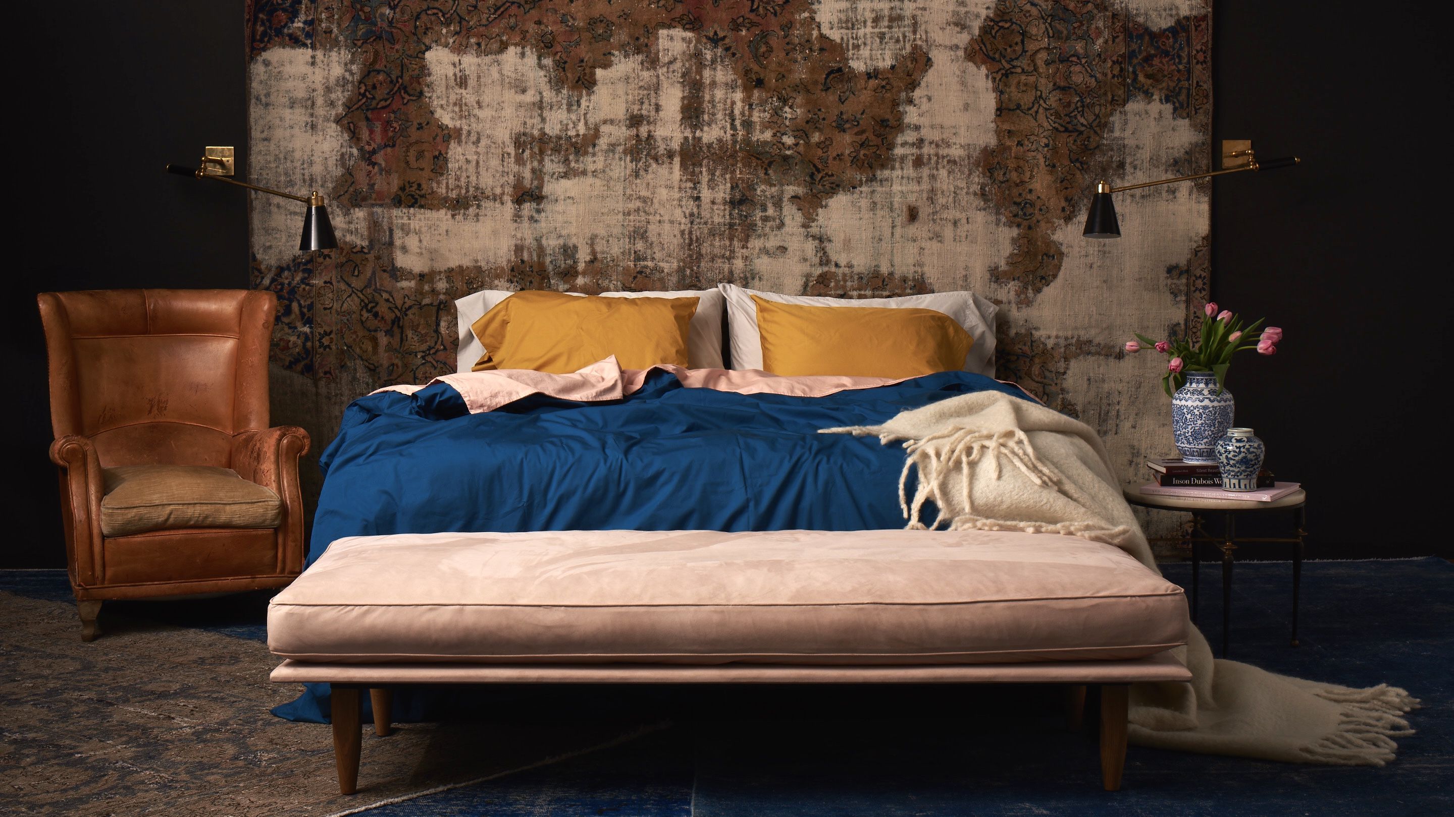 2880x1620 The Best Luxury Comforter Sets Bedding By Start Ups - Ariel Sketch Bedding