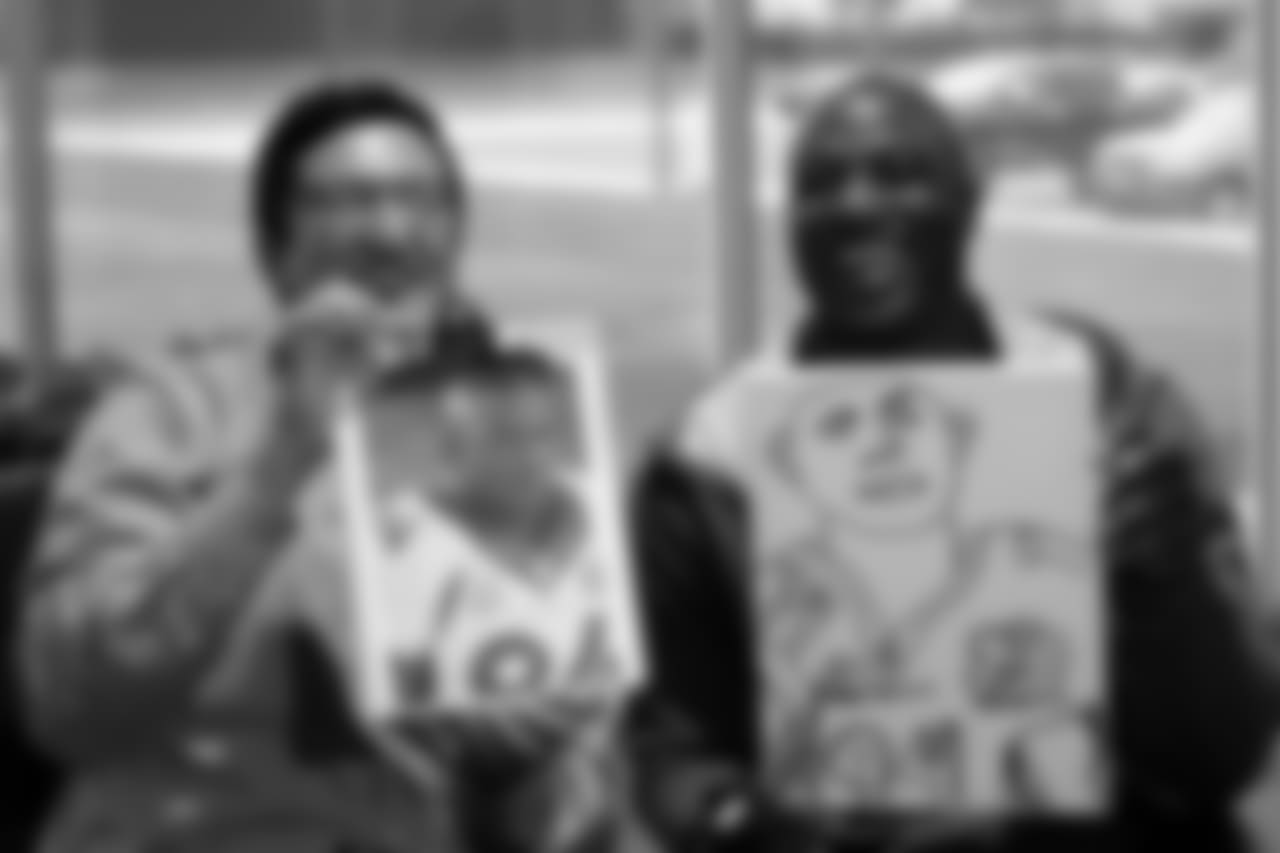 1280x853 Quick Draw Broncos Sketch Self Portraits - Broncos Sketch