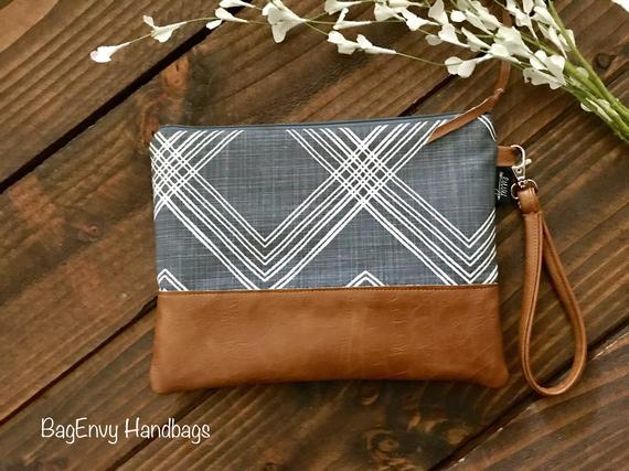 570x427 Grab N Go Wristlet Clutch Weaved Sketches In Steel With - Clutch Sketches