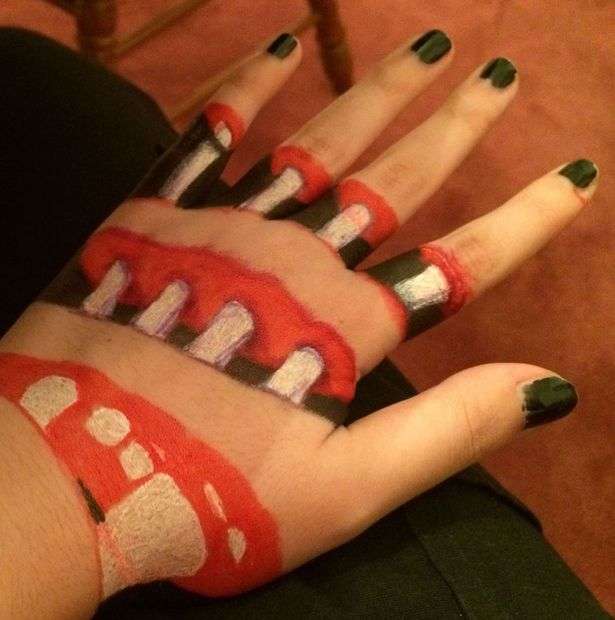 615x620 Creepy Or Cool Artist Makes A Sketch Of Her Bones - Cool Sketch Pictures