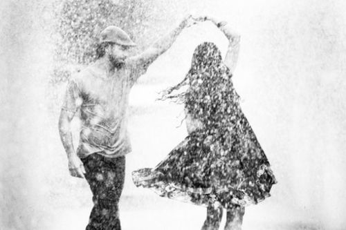 500x333 Couple Dancing In The Rain On We Heart It - Couple Dancing Sketch