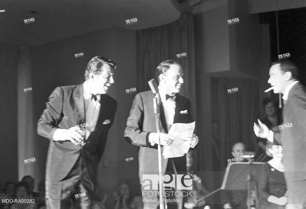 1022x700 American Actor Dean Martin Improvising A Sketch Actor And Singer - Dean Martin Sketches