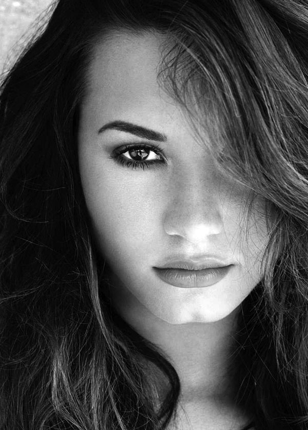 600x836 How To Draw Demi Lovato Realistically Draw Famous Faces - Demi Lovato Sketch