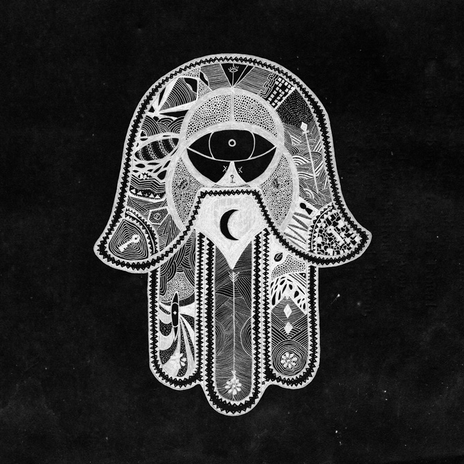 670x670 Striking Hamsa Back Tattoo For Women - Hamsa Hand Sketch