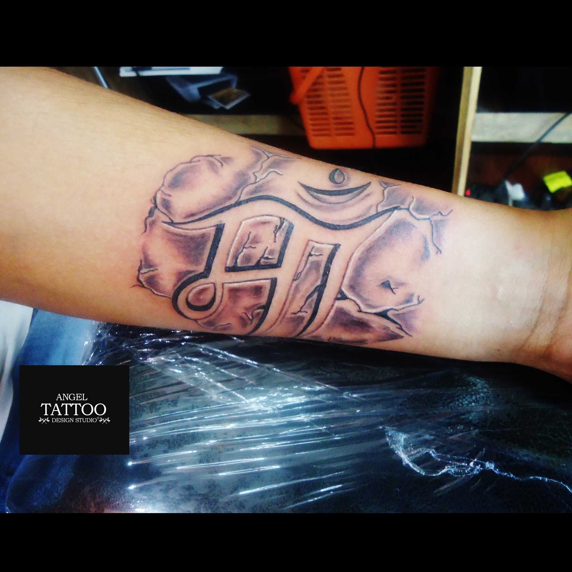 2000x2000 Hand Holding Heart Sketch - Hand Holding Heart Sketch