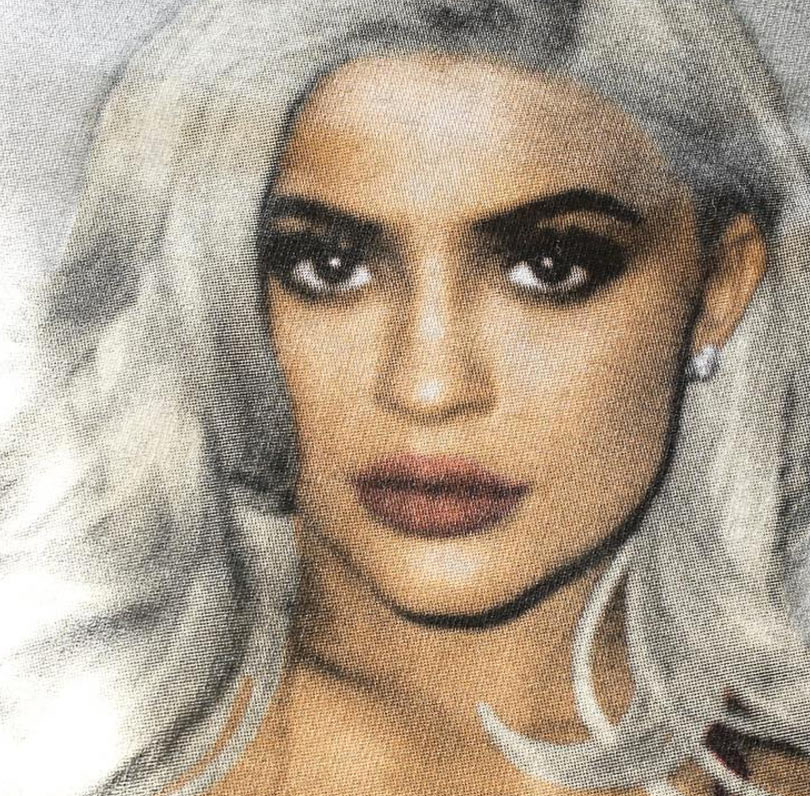 810x796 Kylie Jenner And Shopify Prep For Kylie Cosmetics Pop Up - Kylie Jenner Sketch