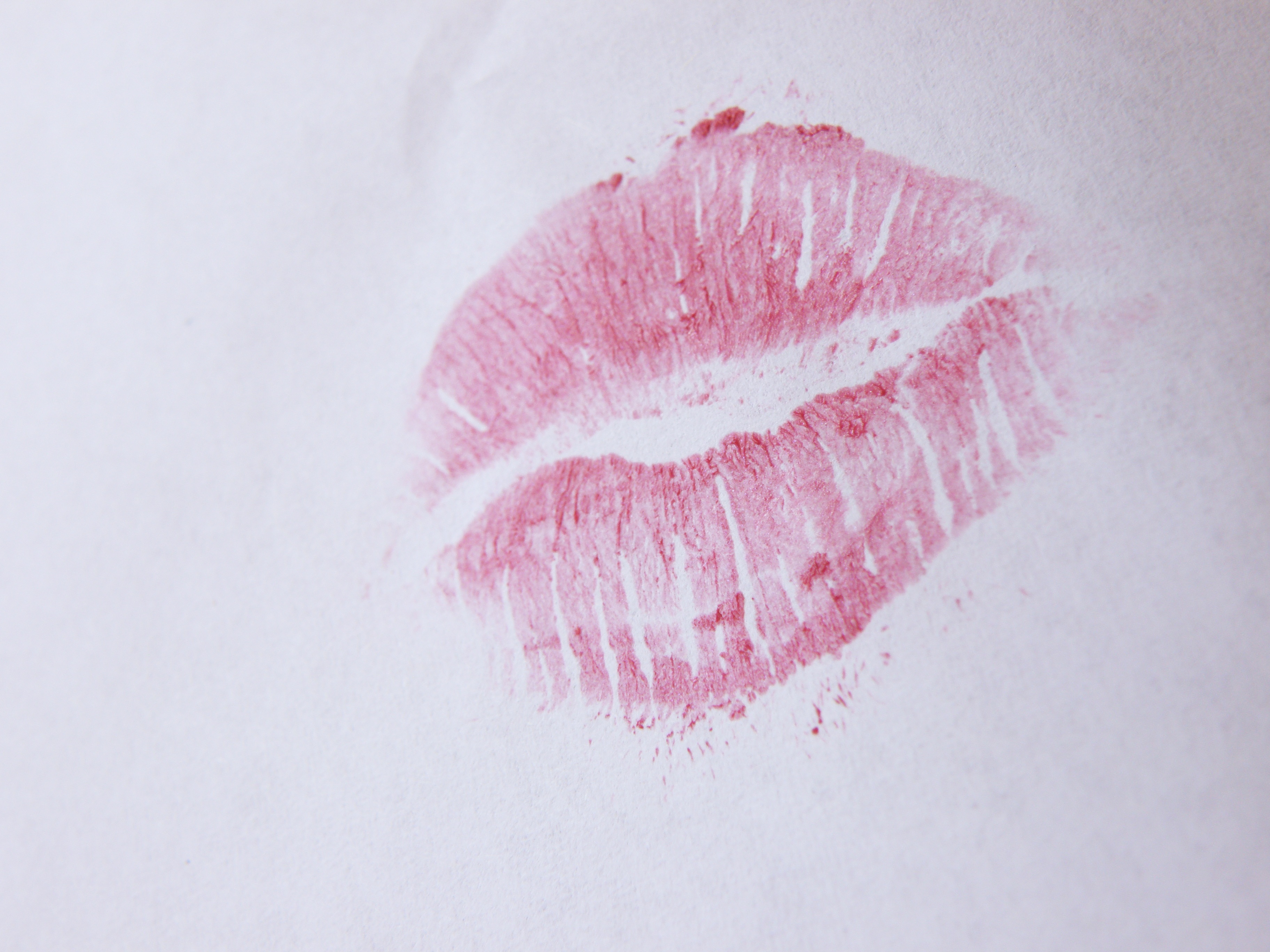 3648x2736 Free Images Hand, Petal, Red, Color, Kiss, Pink, Paper, Lip - Lip Gloss Sketch