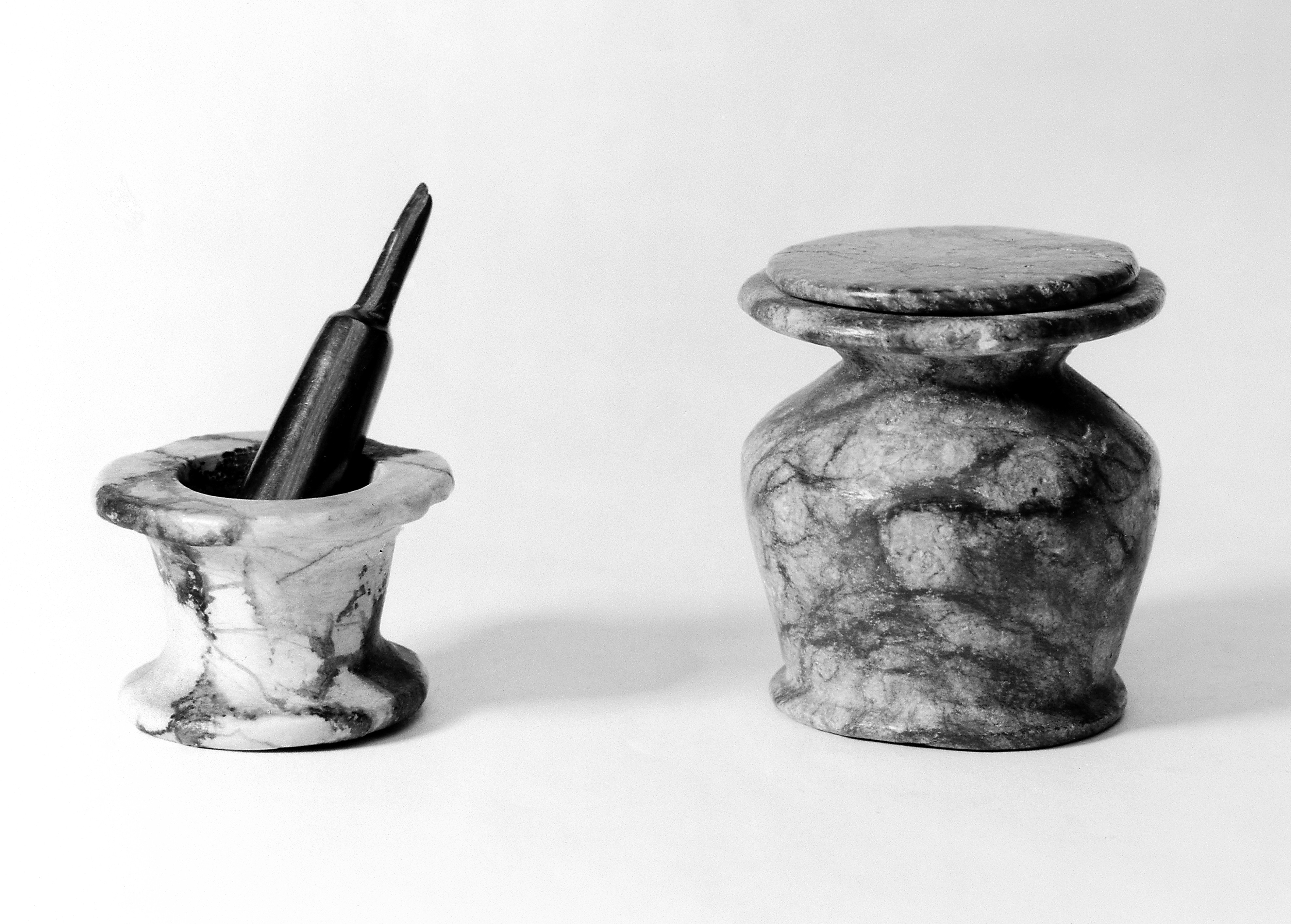 3950x2827 Fileancient Egyptian Kohl Pot Minature Pestle And Mortar Wellcome - Mortar And Pestle Sketch