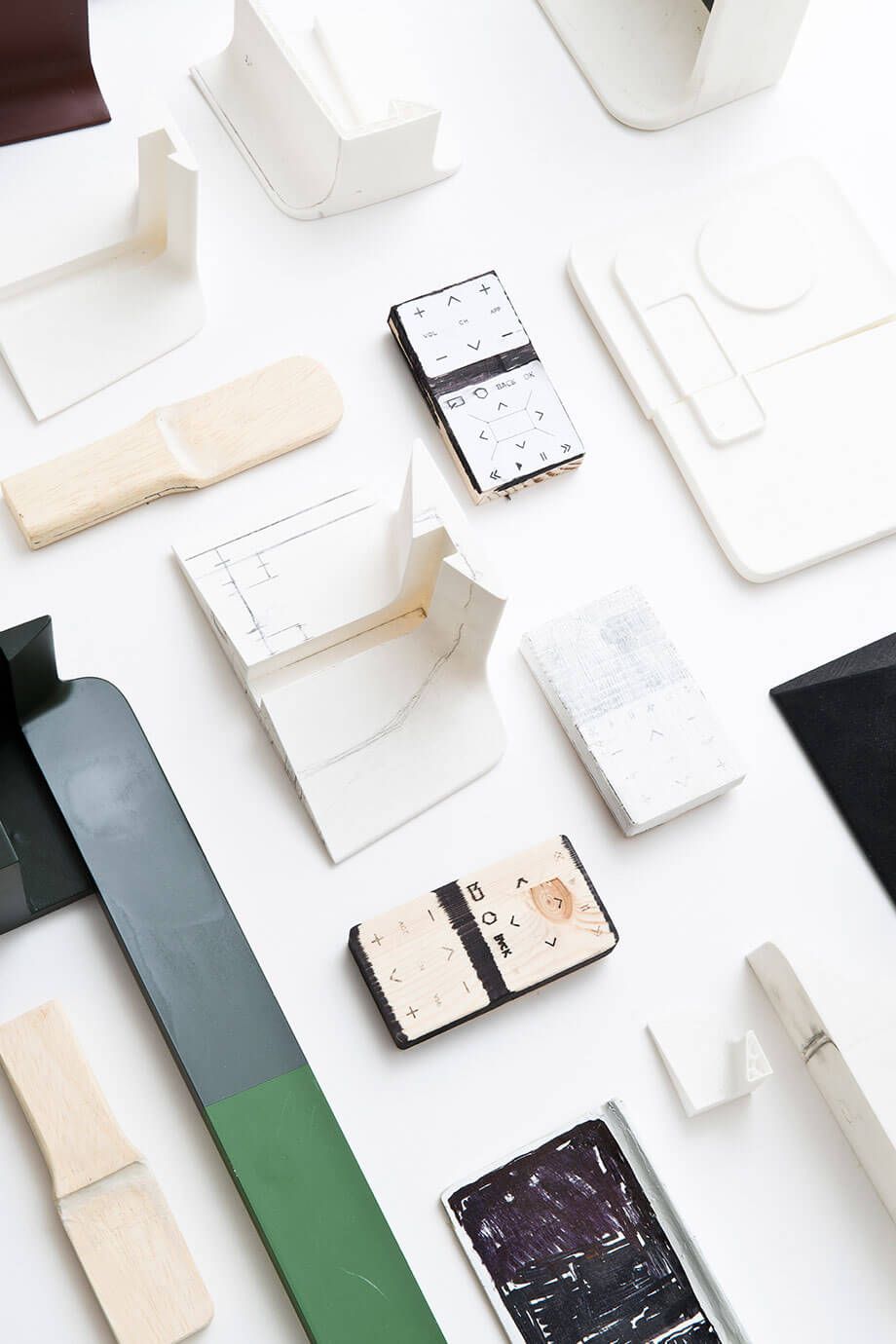 920x1380 Serif Tv - Remote Control Sketch