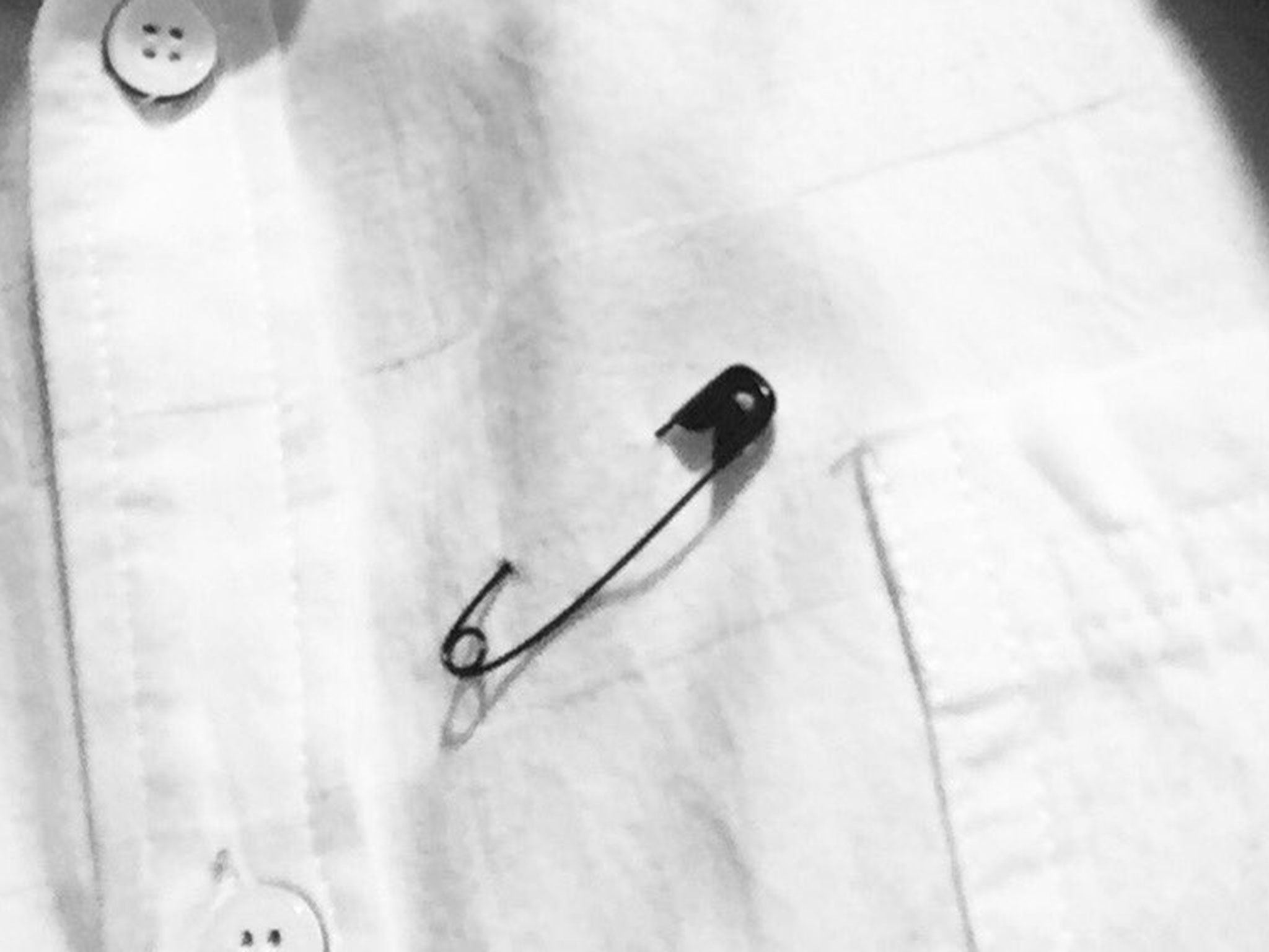 2048x1536 Americans Inspired By Brexit To Wear Safety Pins In Show Of - Safety Pin Sketch