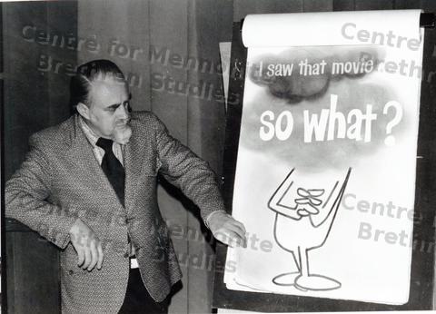 480x346 Sketch Erickson With A Flip Chart - Sketch Erickson