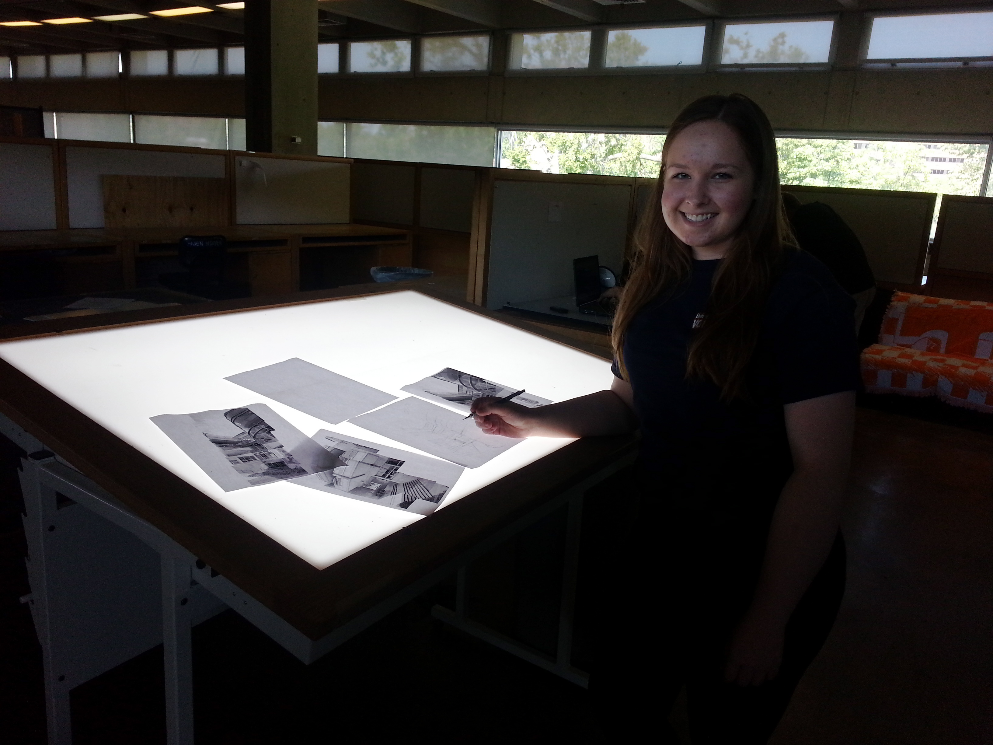 3264x2448 Day 2 Working + Sketching Utkcoadmaxmin047 - Sketch Light Box