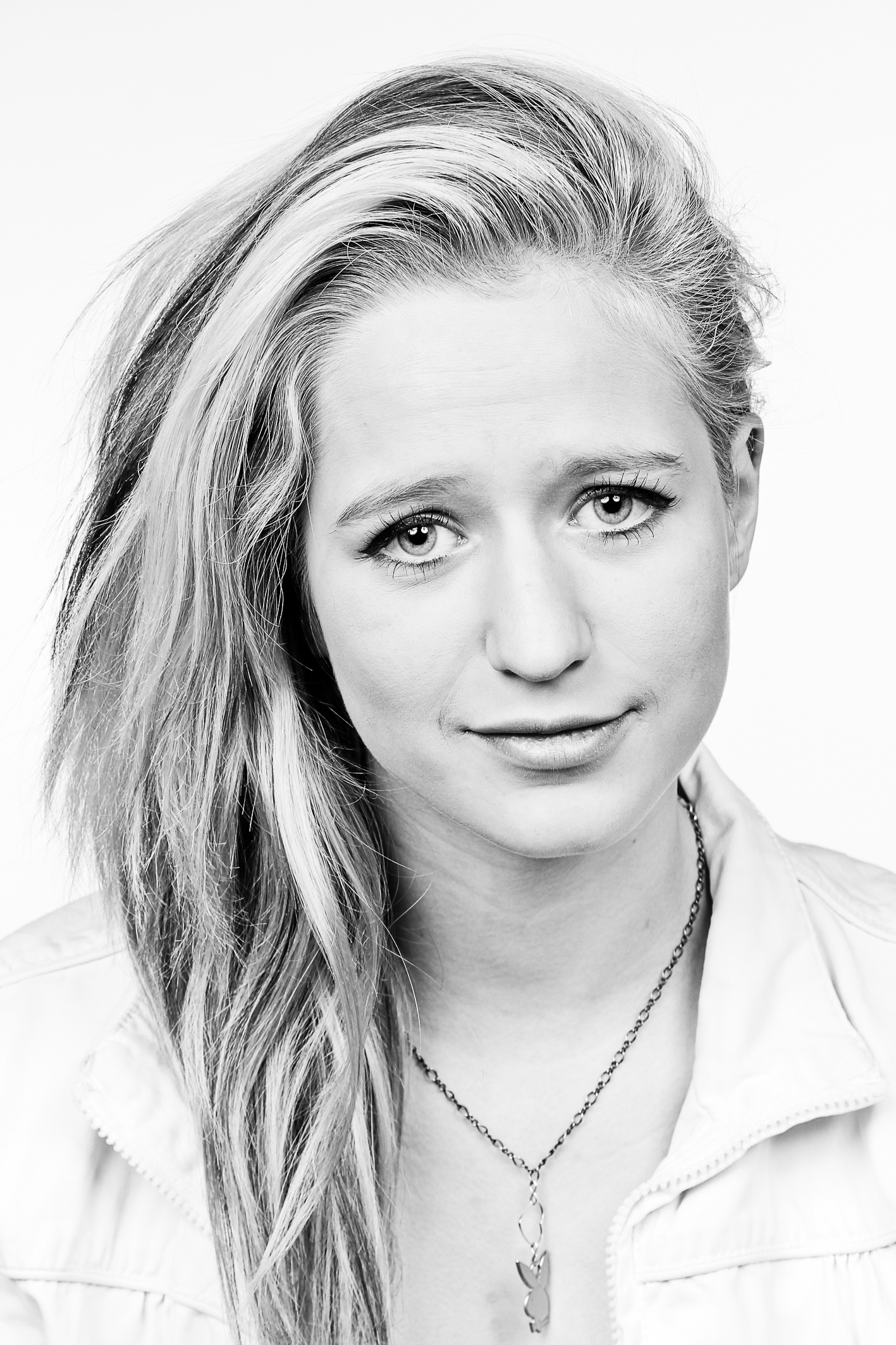 1417x2126 Free Images Person, Black And White, Girl, Model, Facial - Smile Sketch