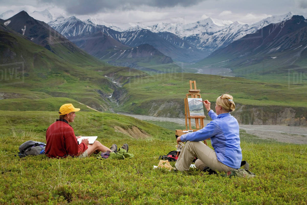 1200x800 Male Pencil Sketch Artist And Female Oil Painting Artist Sitting - Tundra Sketch