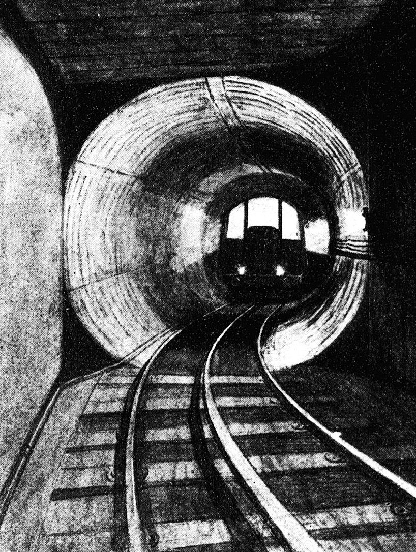 Черный туннель метро