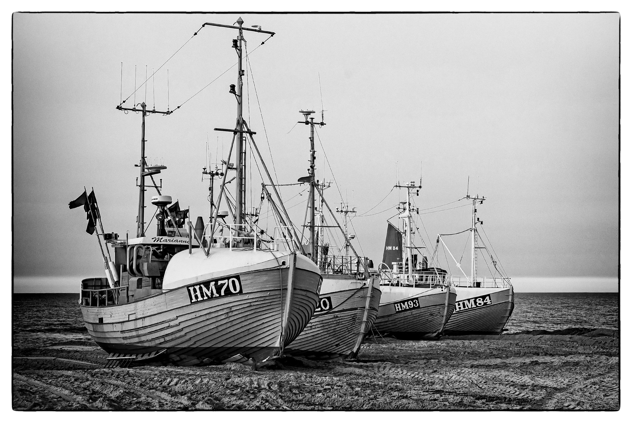 2500x1672 Wallpaper Drawing, Water, Vehicle, Beach, Battleship, Ghost Ship - Warship Sketch